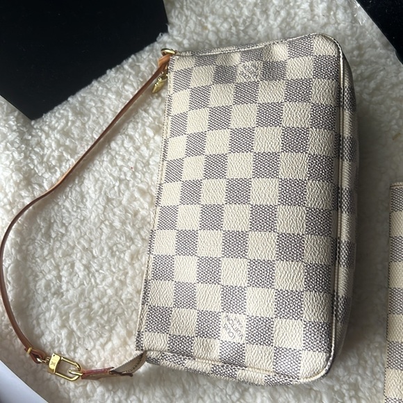 LOUIS‎ VUITTON WHITE DAMIER AZUR POCHETTE - Picture 2 of 14